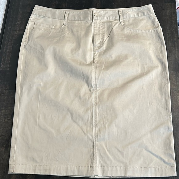 Norma Kamali Tan Neutral Classic Pencil Skirt Career Wear Size 10 - Picture 1 of 6